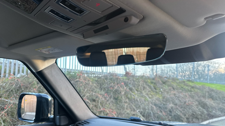 Land Rover Defender 3.0 D250 X-Dynamic SE 90 3dr Auto Diesel Estate